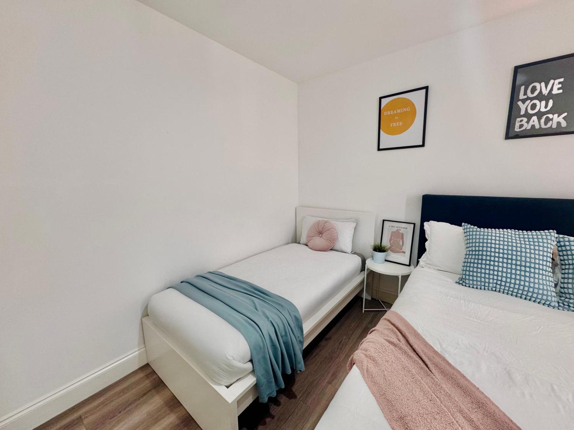 Cosy 1-Bed Flat 30Min To Central London & Parking Экстерьер фото