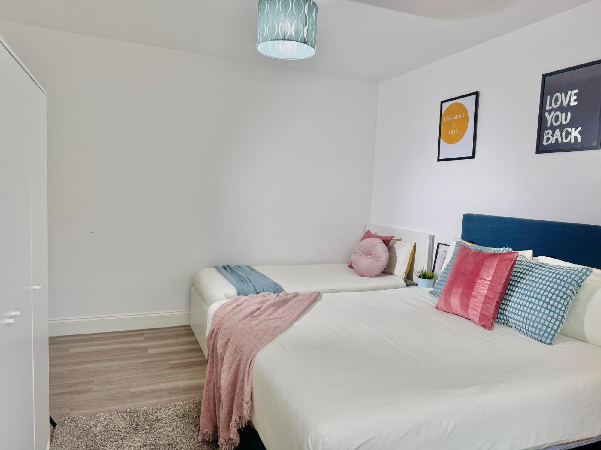 Cosy 1-Bed Flat 30Min To Central London & Parking Экстерьер фото